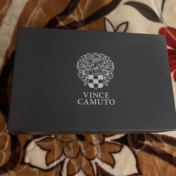 Brand New Vince Camuto Fuchsia Heels - Picture 5 of 5